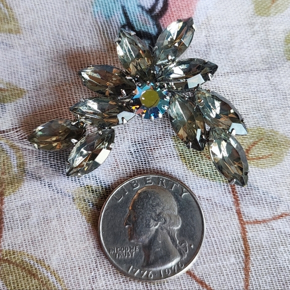 Smoke Gray Grey Unsigned Arch Festoon Spray Vintage Unisex Lapel Blazer Brooch - Picture 2 of 7